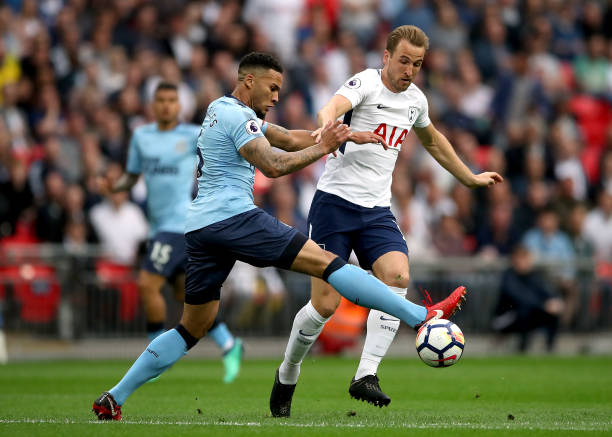 一个足球明 一个足球明