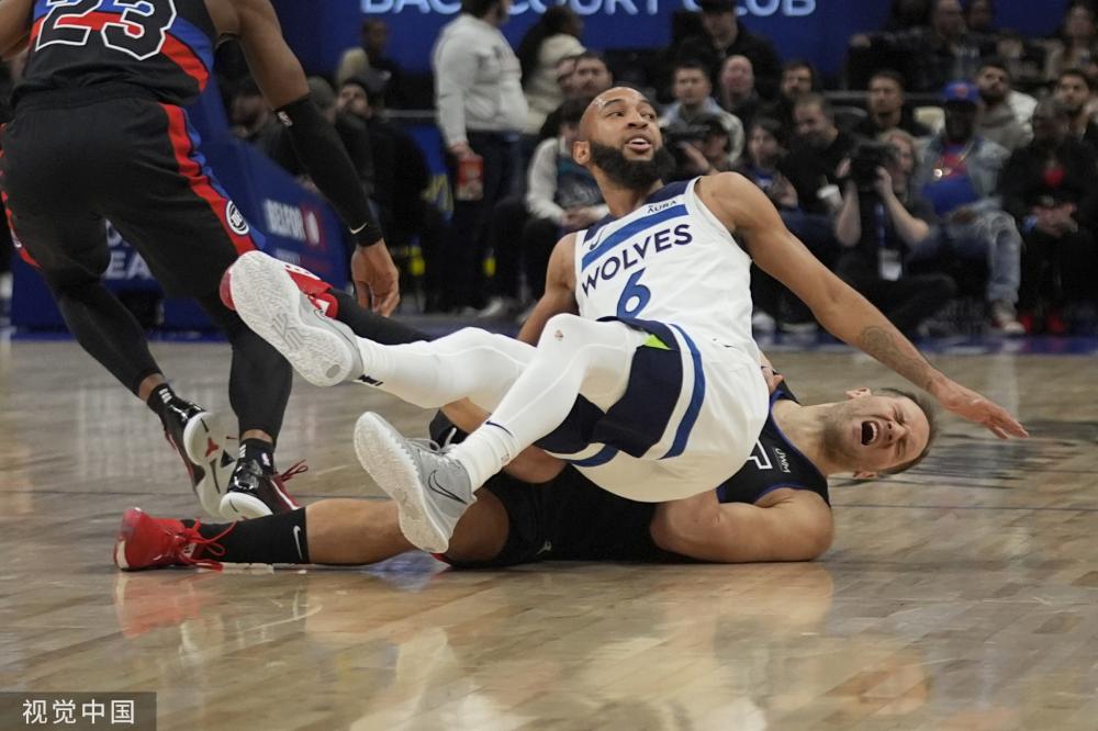 在男子短距 在男子短距